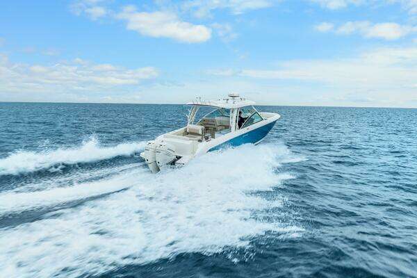 Boston Whaler 320 Vantage Yacht For Sale