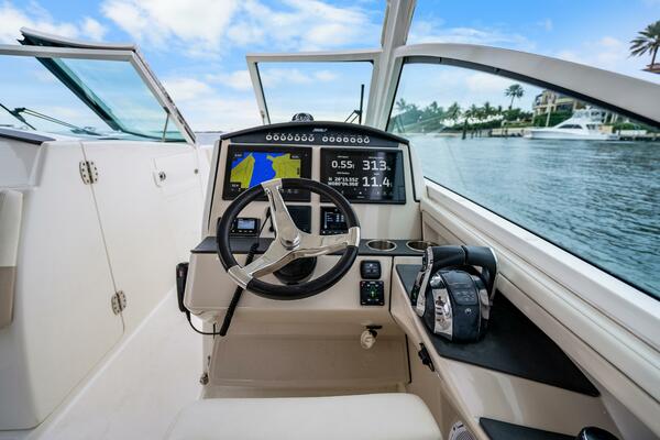 32ft Boston Whaler Yacht For Sale