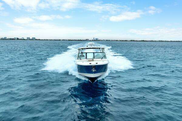 Boston Whaler 320 Vantage Yacht For Sale