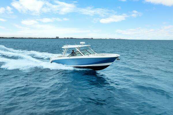 Boston Whaler 320 Vantage Yacht For Sale