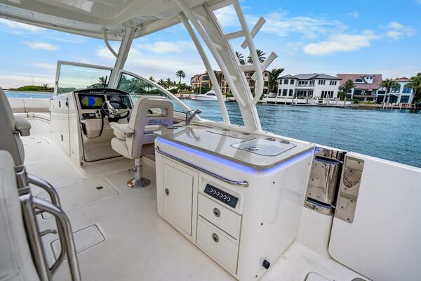 32ft Boston Whaler Yacht For Sale