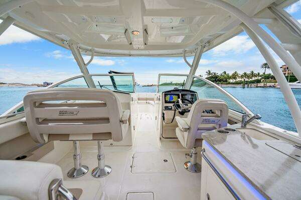 Boston Whaler 320 Vantage Yacht For Sale