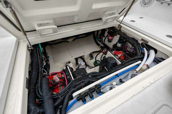 Boston Whaler 320 Vantage Yacht For Sale