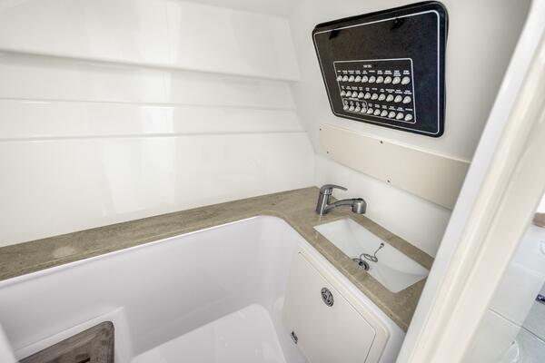 32ft Boston Whaler Yacht For Sale