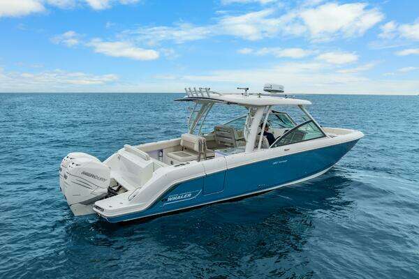 Boston Whaler 320 Vantage Yacht For Sale