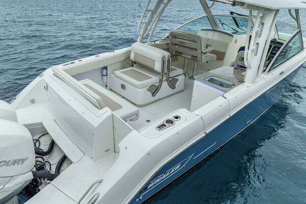 Boston Whaler 320 Vantage Yacht For Sale