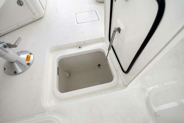 Boston Whaler 320 Vantage Yacht For Sale