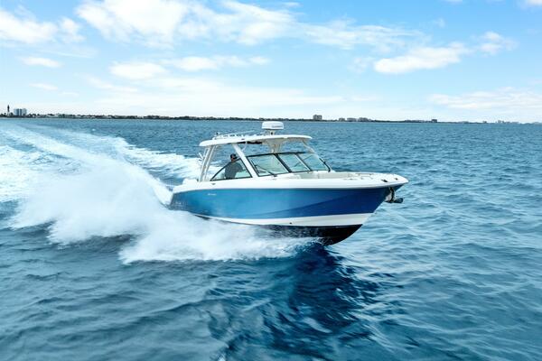 32ft Boston Whaler Yacht For Sale