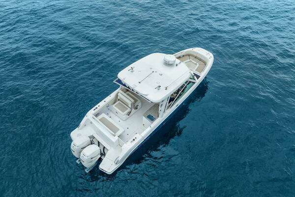 Boston Whaler 320 Vantage Yacht For Sale