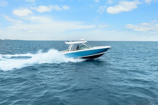 32ft Boston Whaler Yacht For Sale