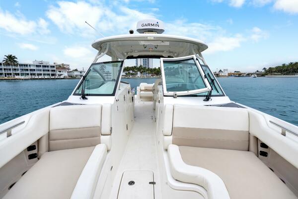 32ft Boston Whaler Yacht For Sale