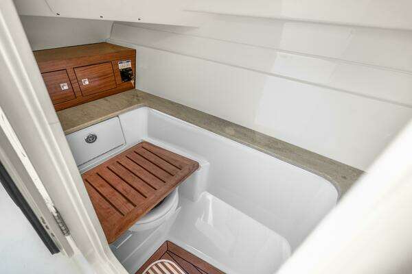 Boston Whaler 320 Vantage Yacht For Sale