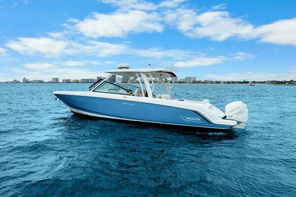 Boston Whaler 320 Vantage Yacht For Sale