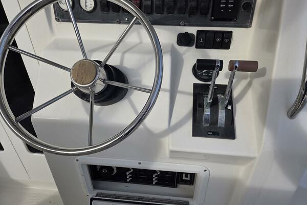 HuddaHoo 30ft True World Marine Yacht For Sale