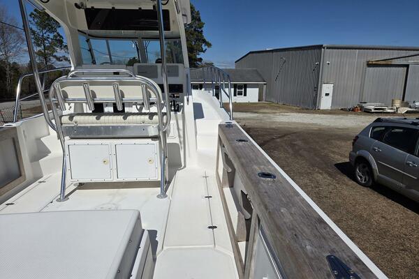 HuddaHoo 30ft True World Marine Yacht For Sale