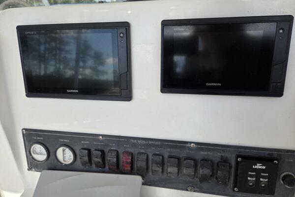 HuddaHoo 30ft True World Marine Yacht For Sale