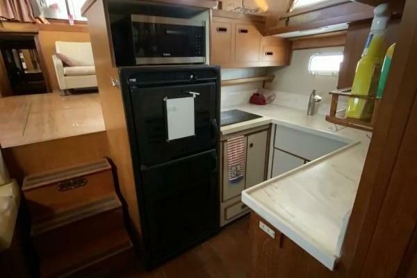 MAKIN MEMORIES 41ft President Yacht For Sale