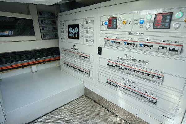 56ft Uniesse Yacht For Sale