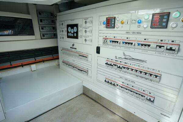 Uniesse HTC5P Yacht For Sale