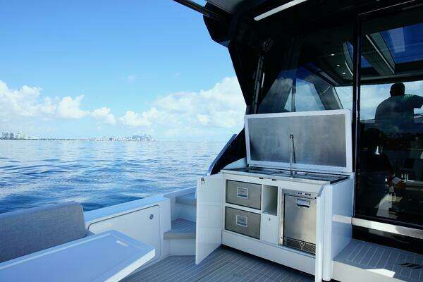Uniesse HTC5P Yacht For Sale