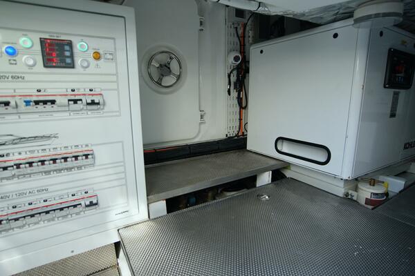 56ft Uniesse Yacht For Sale