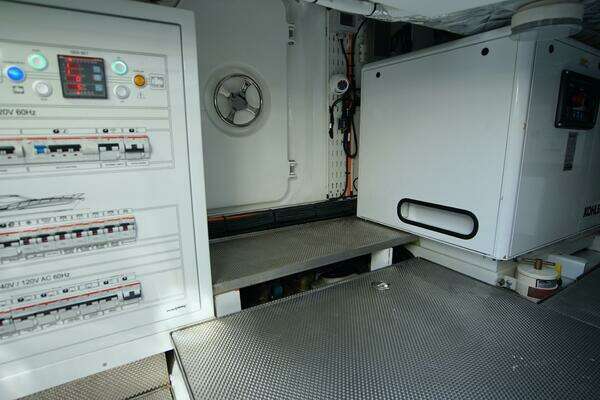 Uniesse HTC5P Yacht For Sale