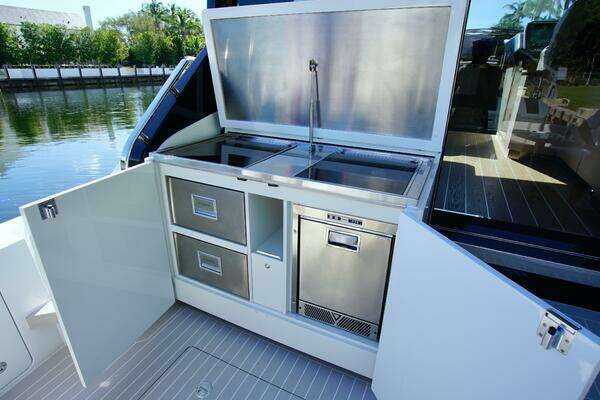 Uniesse HTC5P Yacht For Sale