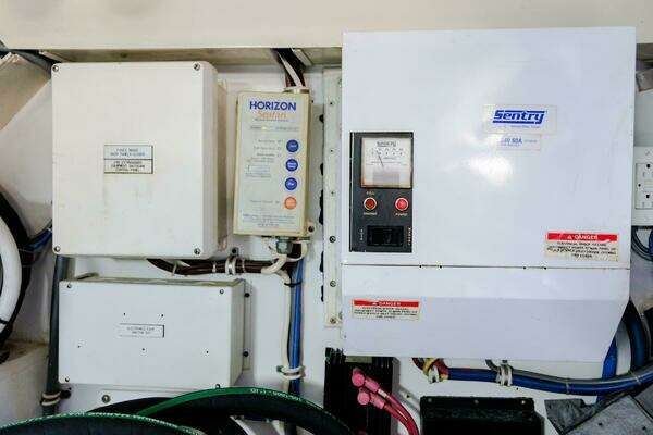 Hatteras 50 Convertible Yacht For Sale