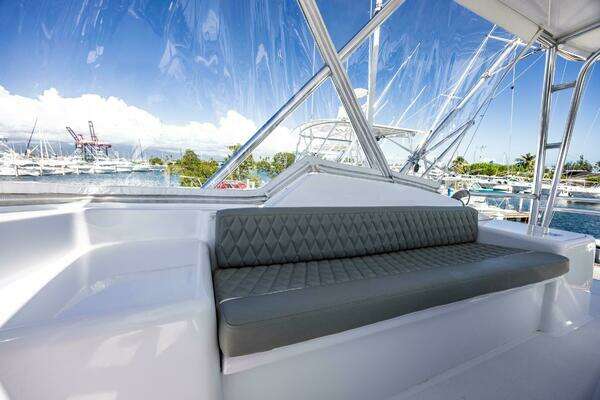 Hatteras 50 Convertible Yacht For Sale
