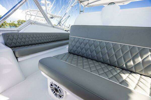Hatteras 50 Convertible Yacht For Sale