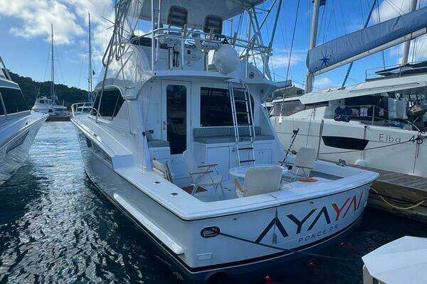 Hatteras 50 Convertible Yacht For Sale