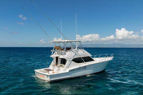Hatteras 50 Convertible Yacht For Sale