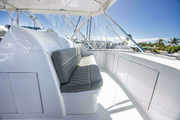 Hatteras 50 Convertible Yacht For Sale