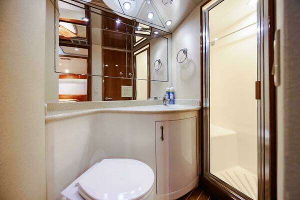 Hatteras 50 Convertible Yacht For Sale