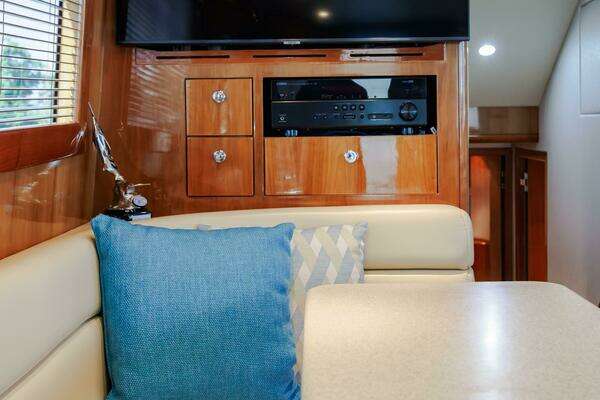 Hatteras 50 Convertible Yacht For Sale