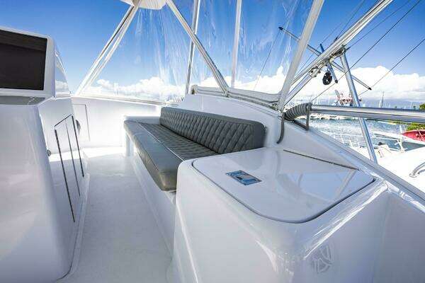 Hatteras 50 Convertible Yacht For Sale