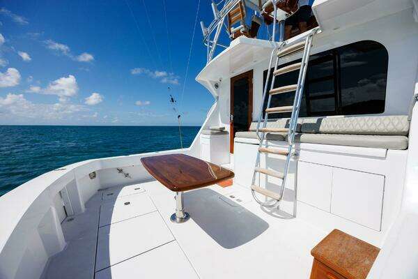 Hatteras 50 Convertible Yacht For Sale
