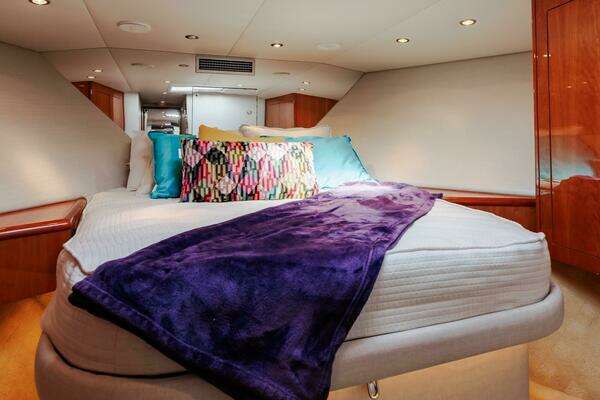 Hatteras 50 Convertible Yacht For Sale