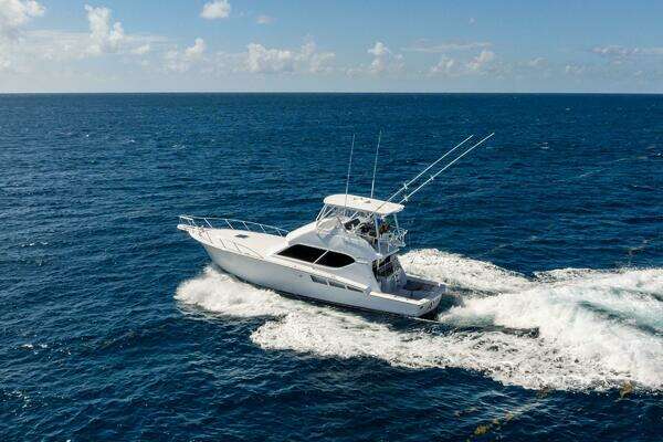 Hatteras 50 Convertible Yacht For Sale