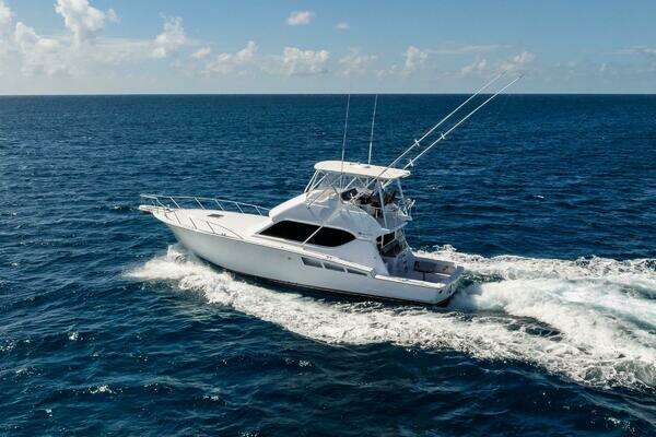 Hatteras 50 Convertible Yacht For Sale