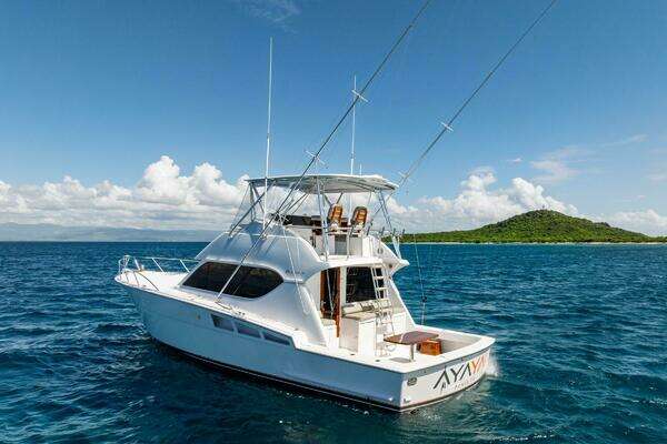 Hatteras 50 Convertible Yacht For Sale