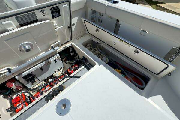 Boston Whaler 315 Conquest Yacht For Sale