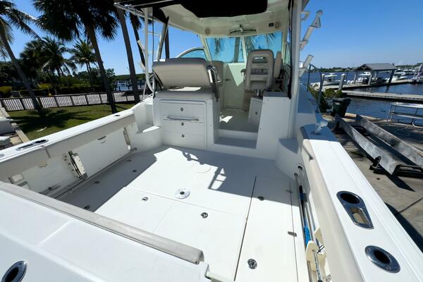 PEARL 31ft Boston Whaler Yacht For Sale