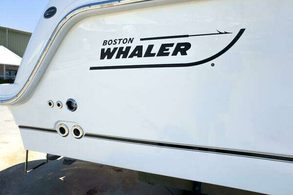 Boston Whaler 315 Conquest Yacht For Sale