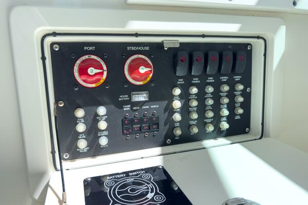 PEARL 31ft Boston Whaler Yacht For Sale