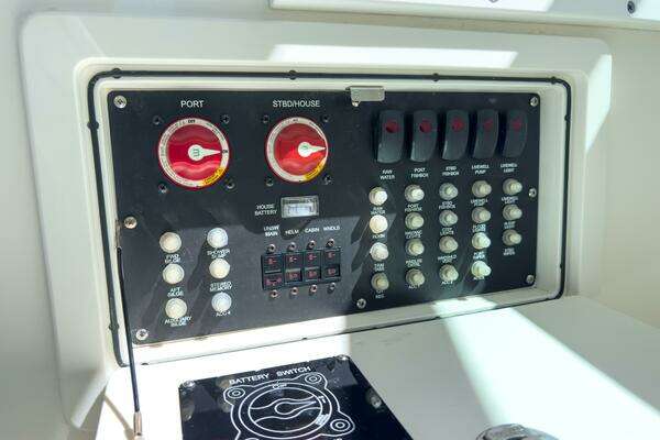 Boston Whaler 315 Conquest Yacht For Sale