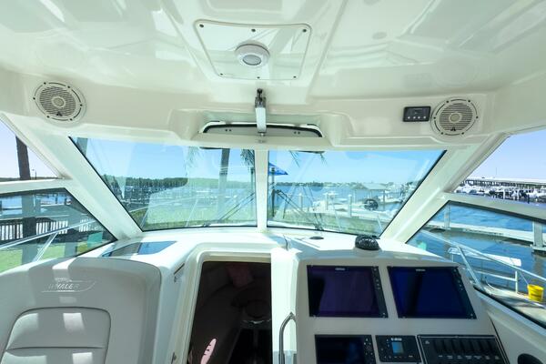 PEARL 31ft Boston Whaler Yacht For Sale