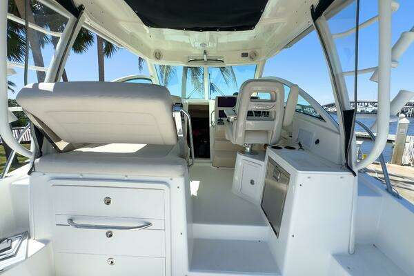 Boston Whaler 315 Conquest Yacht For Sale