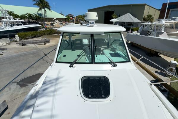 PEARL 31ft Boston Whaler Yacht For Sale