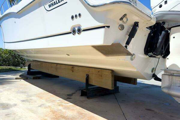 Boston Whaler 315 Conquest Yacht For Sale